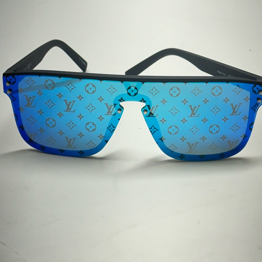 Louis Vuitton Blue Monogram LV Reflective Sunglasses mens NEW
